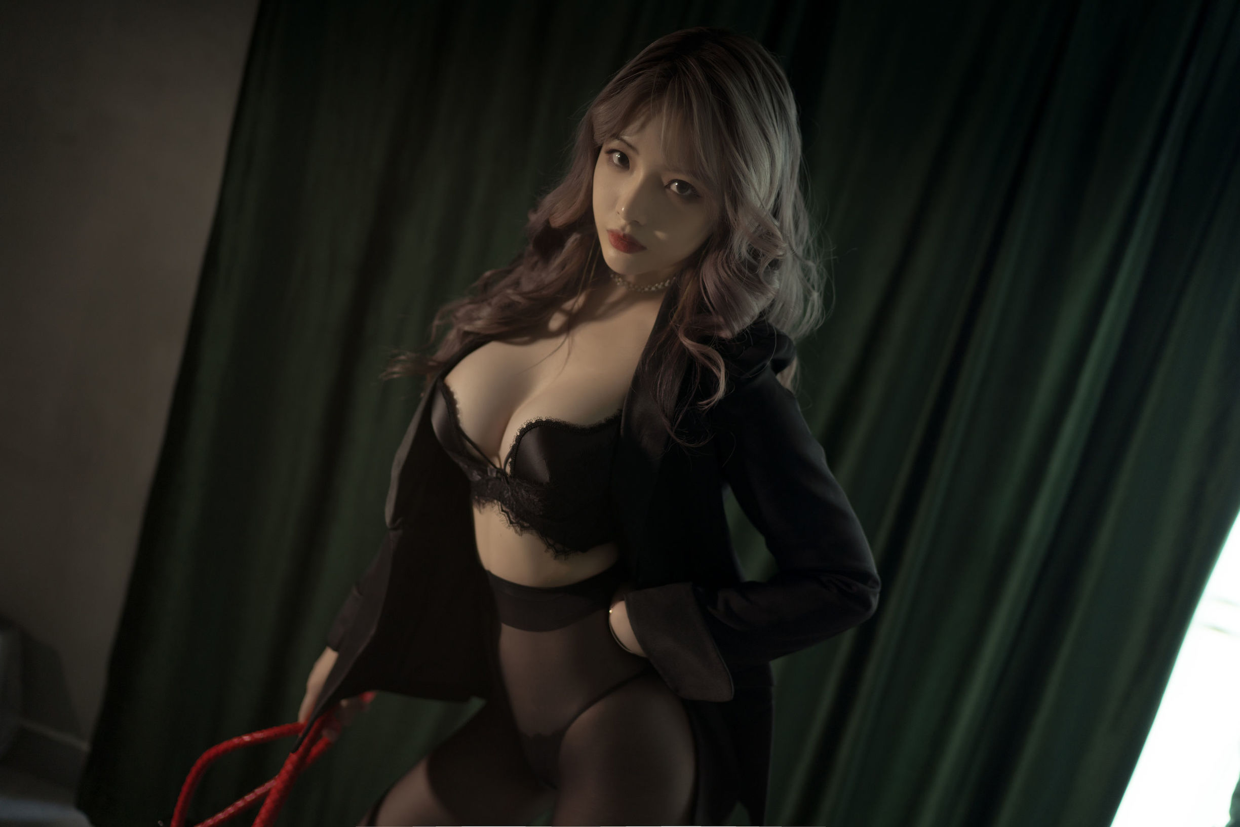 [Cosplay写真]动漫博主雯妹黑丝西装插图8